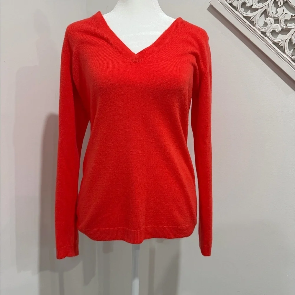 New York & Company Size M Vibrant Red V-Neck Sweater